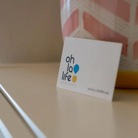 아파트 Oh La Life! At The *